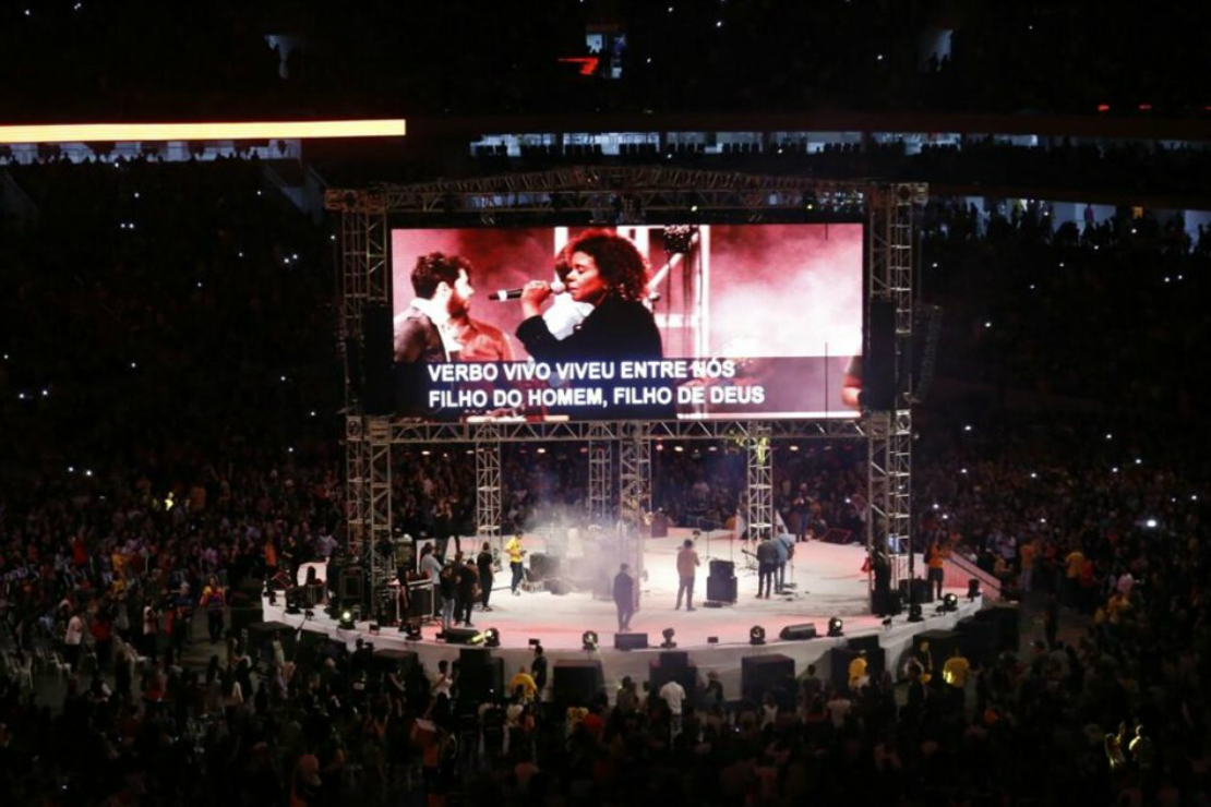 Mega culto lota Arena e quase supera público do UFC. Foram 43 mil pessoas