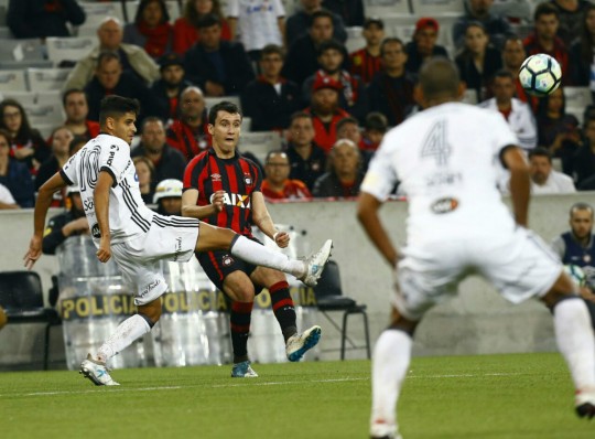 Furacão de novo teve a posse de bola, mas errou muito lá na frente. Foto: Marcelo Andrade