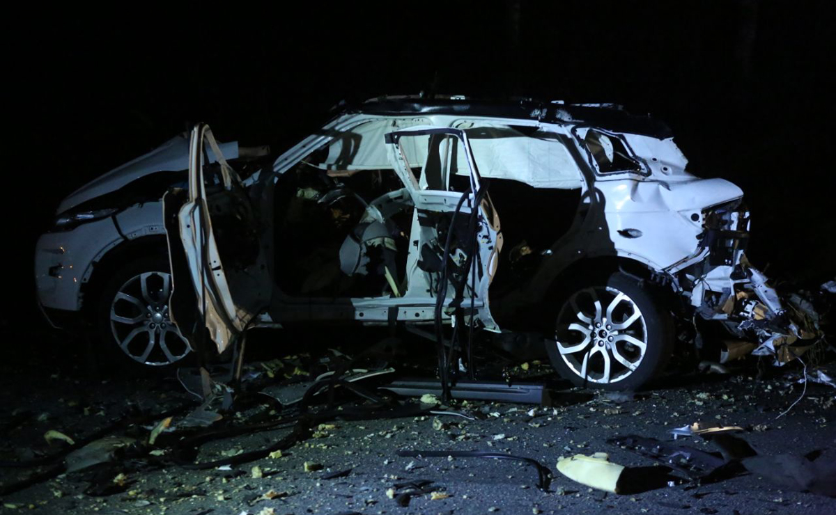 Carro utilizado pelos bandidos ficou destruído. Foto: Lineu Filho