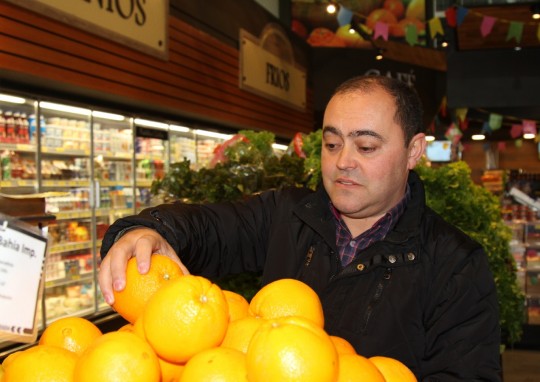 "Frutas cítricas estão numa época boa. Mas tudo é sazonal", define gerente. Foto: Gerson Klaina.