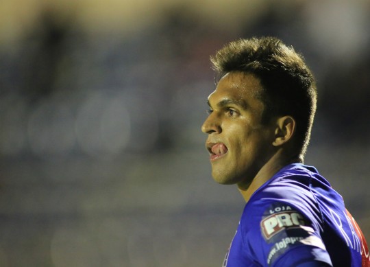 Robson vai recuperando o bom futebol no Tricolor. Foto: Giuliano Gomes