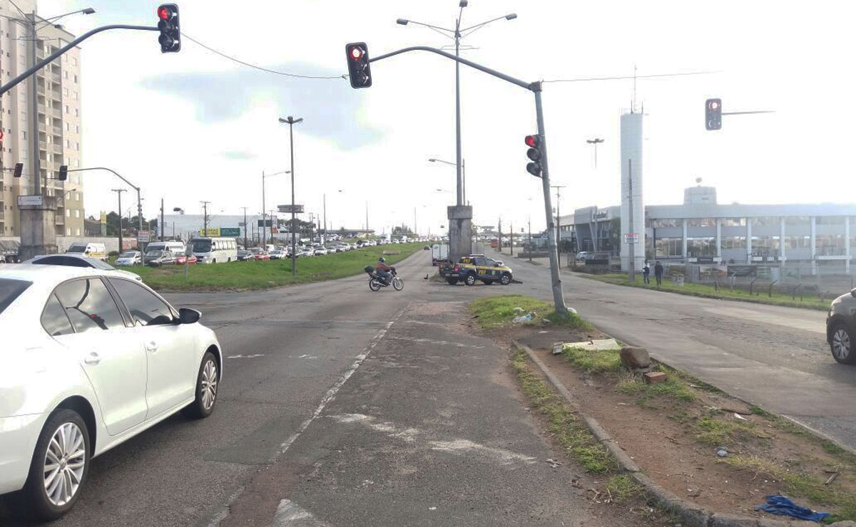 A PRF não informou se foi levantado qual dos condutores furou o sinal vermelho. Foto: Divulgação/PRF.