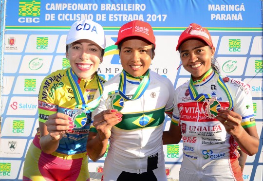 Clemilda Fernandes (centro) foi campeã na prova de resistência. Foto: Divulgação/CBC