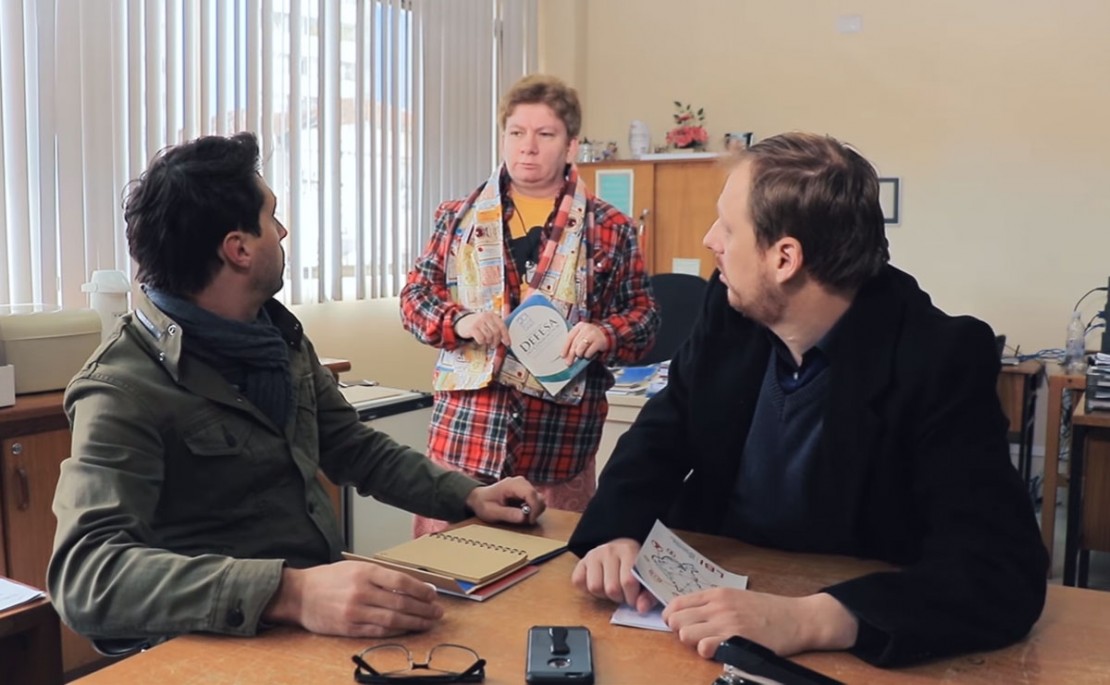 Claudia Silvano faz participação especial em novo vídeo do grupo Tesão Piá. Foto: Reprodução/Youtube.