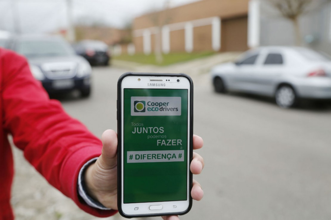 Cooperativa de motoristas lança novo aplicativo de transporte individual em Curitiba. Foto: Felipe Rosa