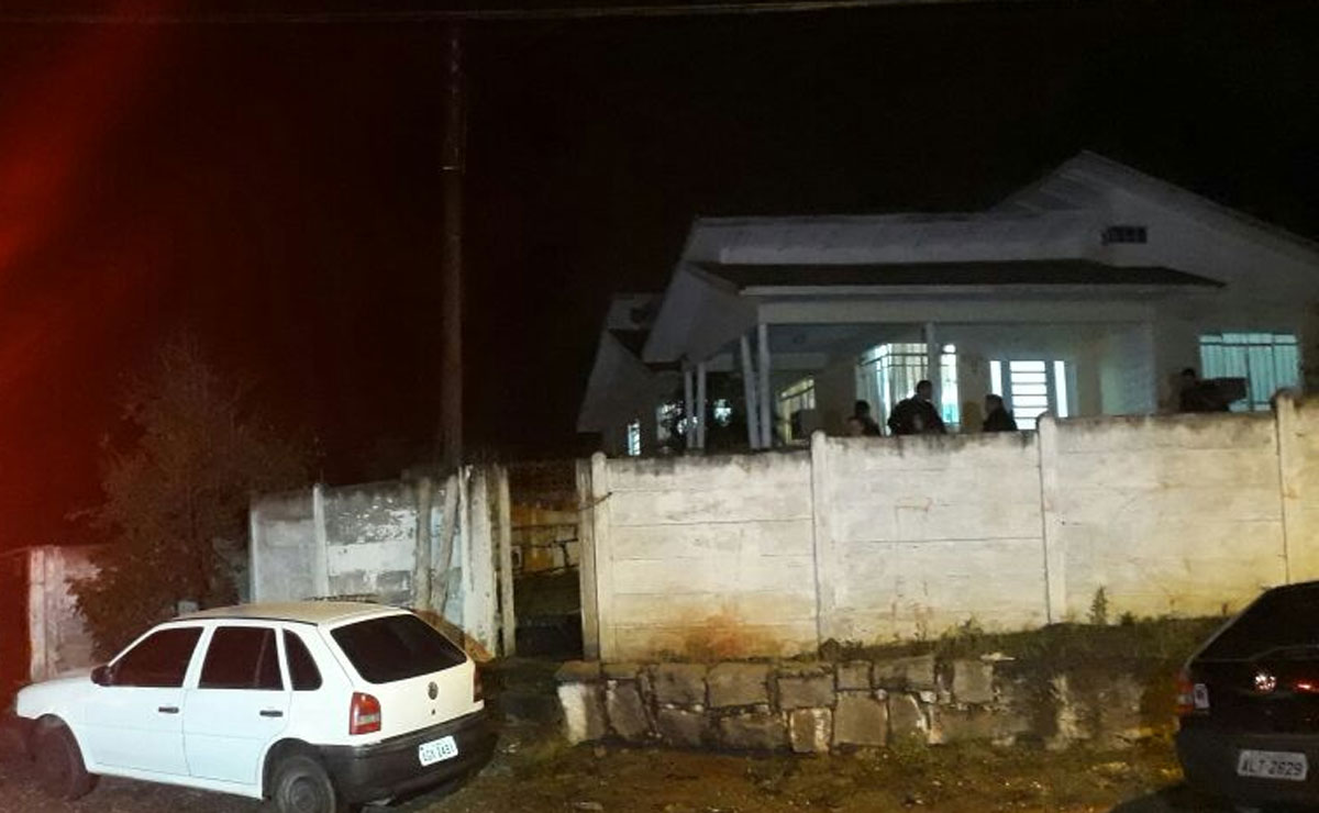 Na tentativa de evitar que o marido fosse morto, a esposa dele, de 77 anos, também foi agredida pelos marginais. Foto: Colaboração.