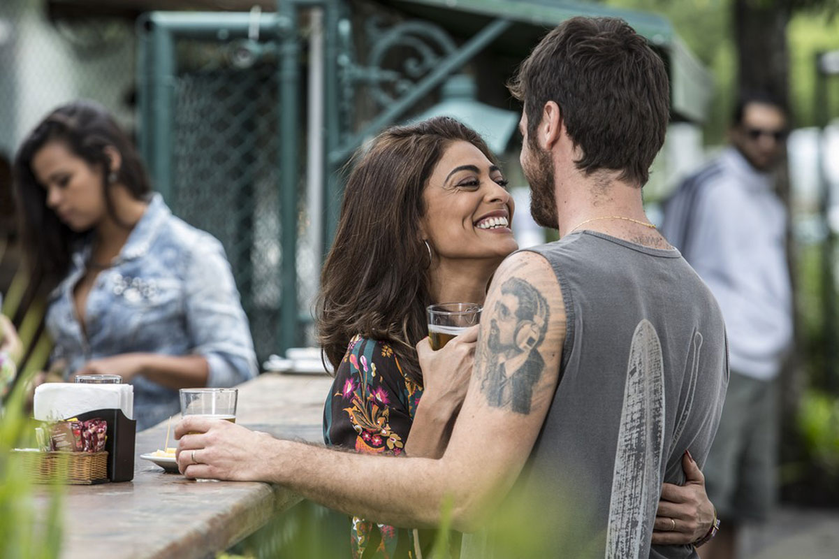 Juliana Paes pede que marido não assista a cenas sensuais da novela