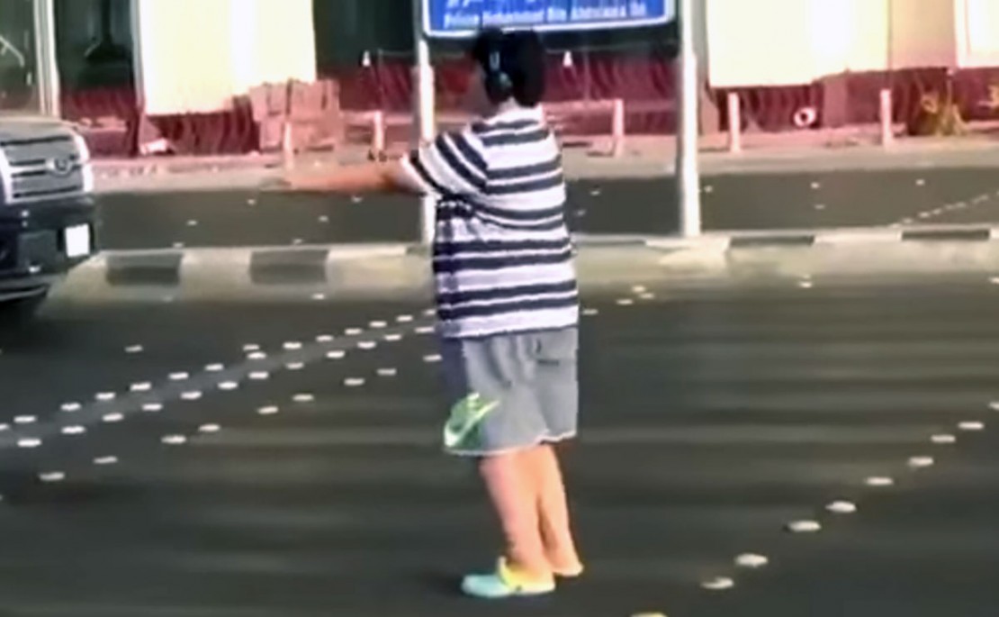 Garoto é preso na Arábia Saudita após dançar Macarena na rua. Foto: Reprodução.
