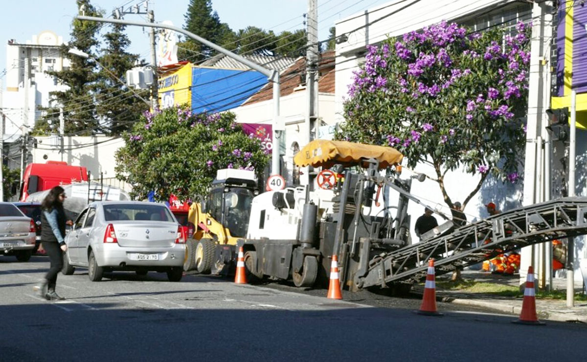 Obra fica parada após máquina parar de funcionar. Foto: Aniele Nascimento.