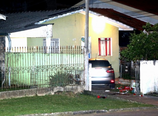 O crime aconteceu numa casa, onde há outras três residências no mesmo terreno. Foto: Átila Alberti.
