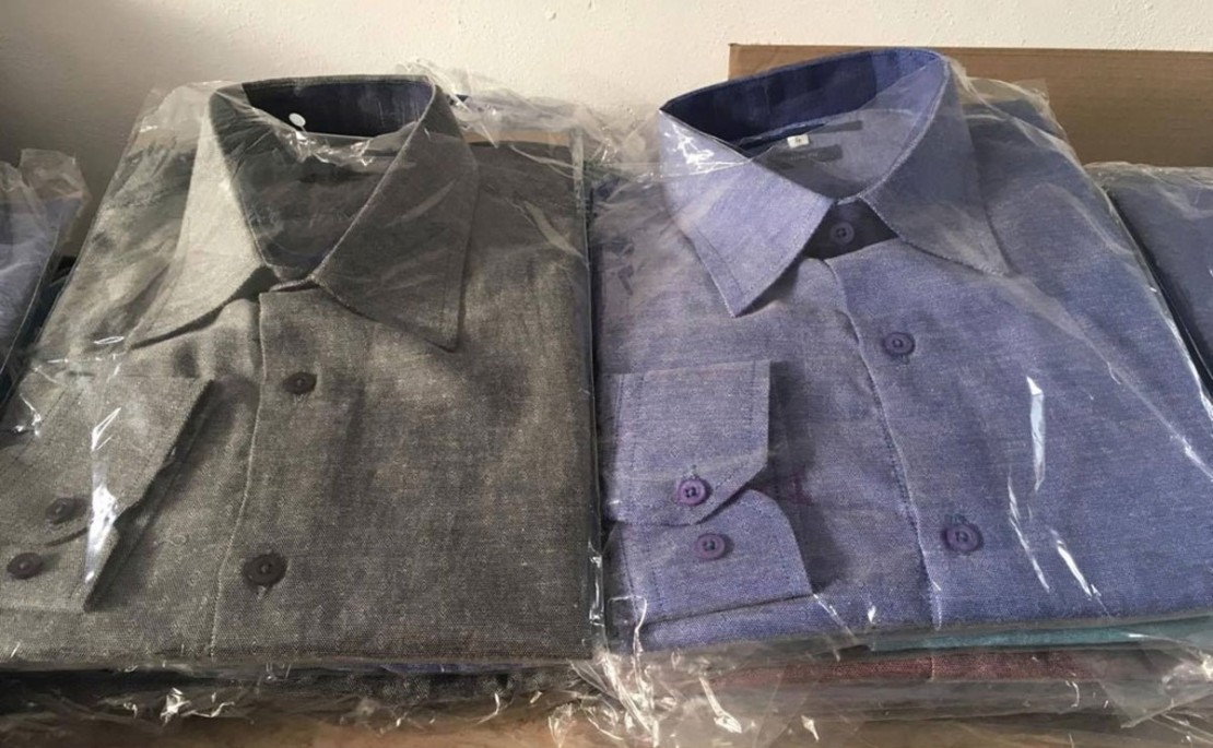 Camisas novas vendidas no bazar. Foto: Divulgação/Associação Amigos do HC.