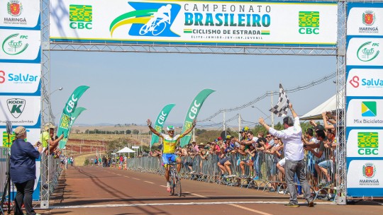 Roberto Pinheiro chegou na frente na prova de estrada, categoria elite. Foto: Divulgação/CBC