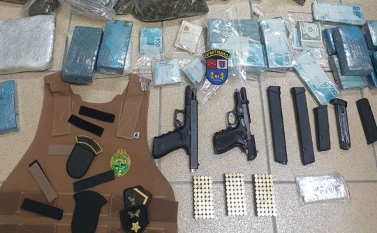 Foram apreendidos mais de R$ 140 mil e 160 munições. Foto: Divulgação/PM.