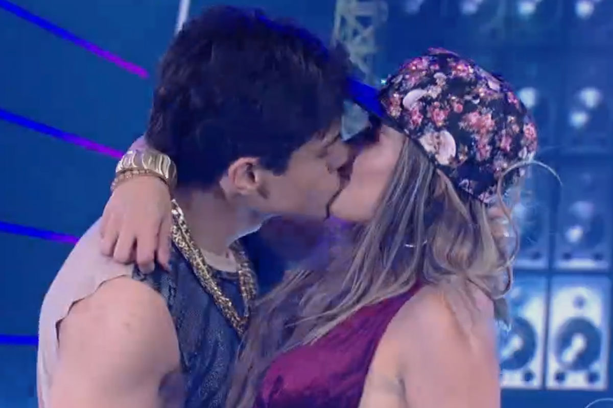 Lucas Veloso beija em professora do 'Dança' e dispara: 'Se não causar, nem saio de casa'