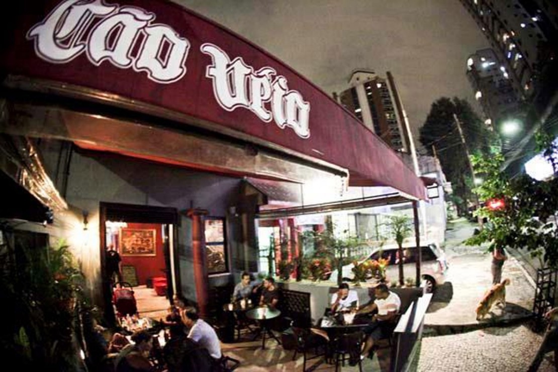 Homens armados invadem restaurante do chef Henrique Fogaça em SP