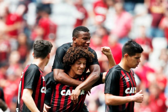 Gedoz entrou no segundo tempo e marcou, no final, o gol do empate do Furacão. Foto: Albari Rosa