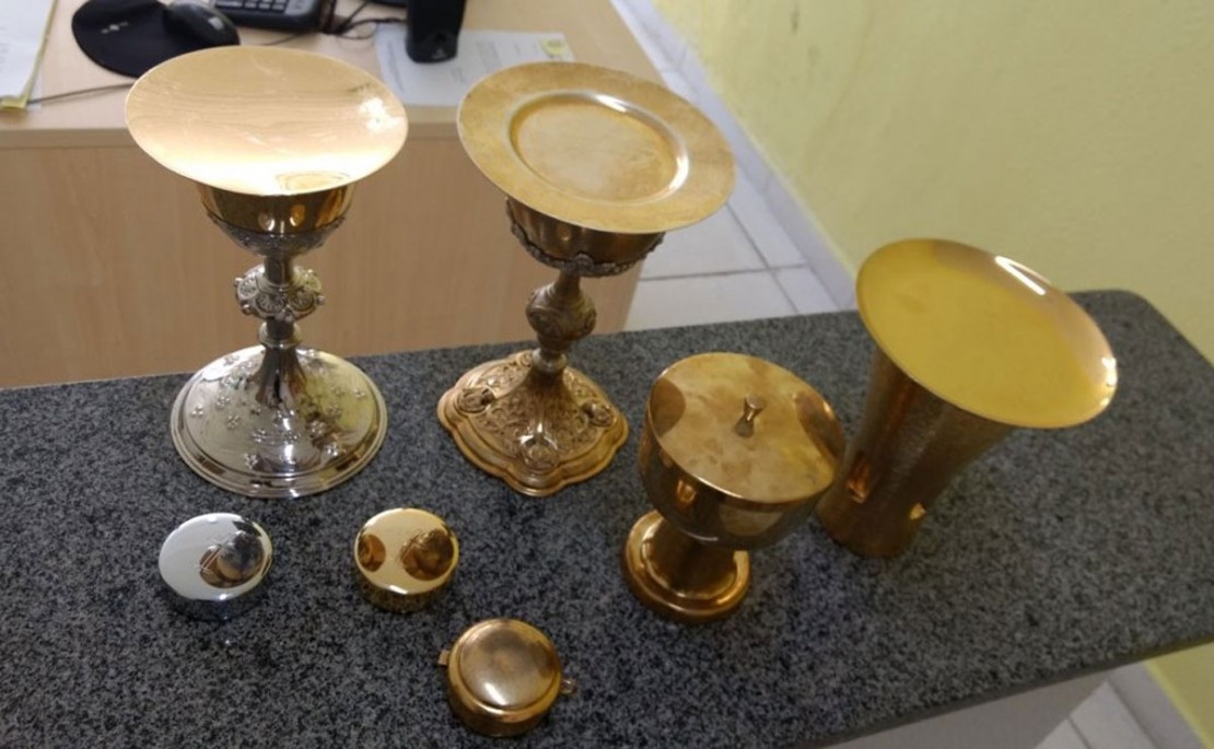 Objetos roubados na igreja foram vendidos por R$ 30 no ferro velho. Foto: Reprodução/GM.