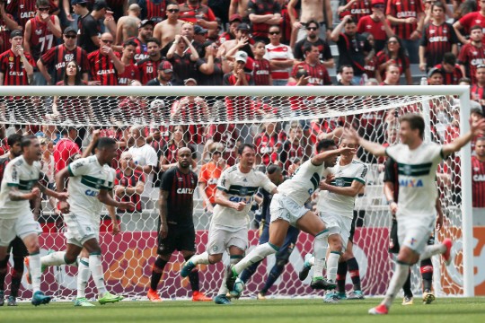 Werley sai para comemorar o gol do Coritiba no primeiro tempo, Foto: Albari Rosa