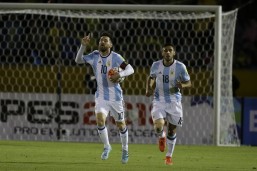 Messi mostrou quem é que manda e classificou a Argentina. Foto: Fernando Vergara/Estadão Conteúdo
