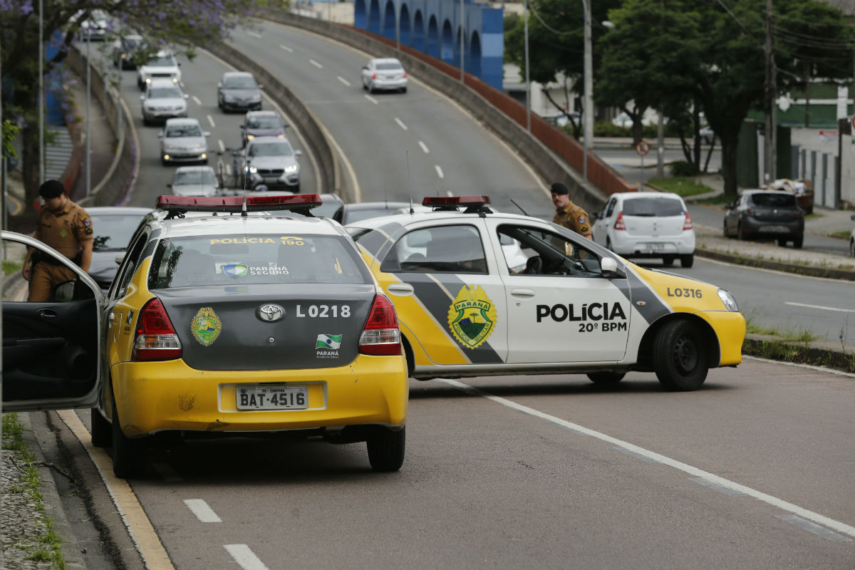 Policiais militares capturaram o trio após perseguição. Foto: Lineu Filho