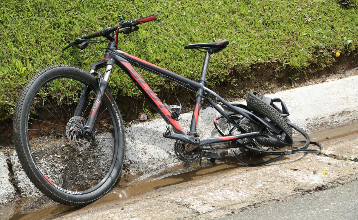 Ciclista pedalava no acostamento da rodovia, na companhia do irmão. Foto: Giuliano Gomes
