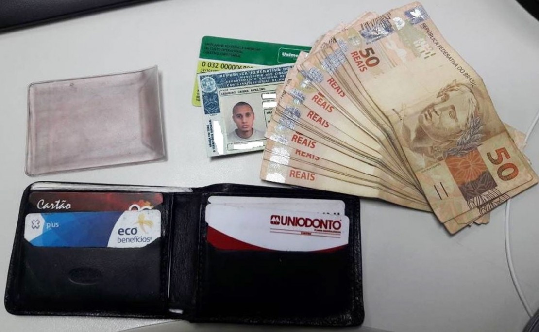 Milton encontrou o dono da carteira com R$ 1200 no Facebook. Foto: Reprodução/Milton Boese.