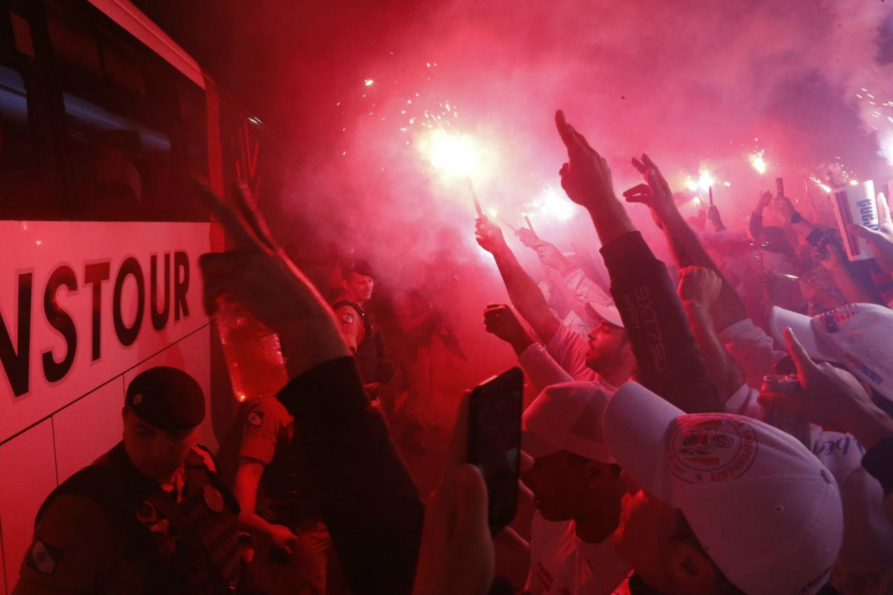 Delegação do Tricolor foi recebida com festa na Vila Capanema. Foto: Albari Rosa