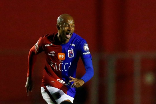 Vinícius Kiss festeja. Poderia ter sido o improvável herói da noite. Foto: Albari Rosa