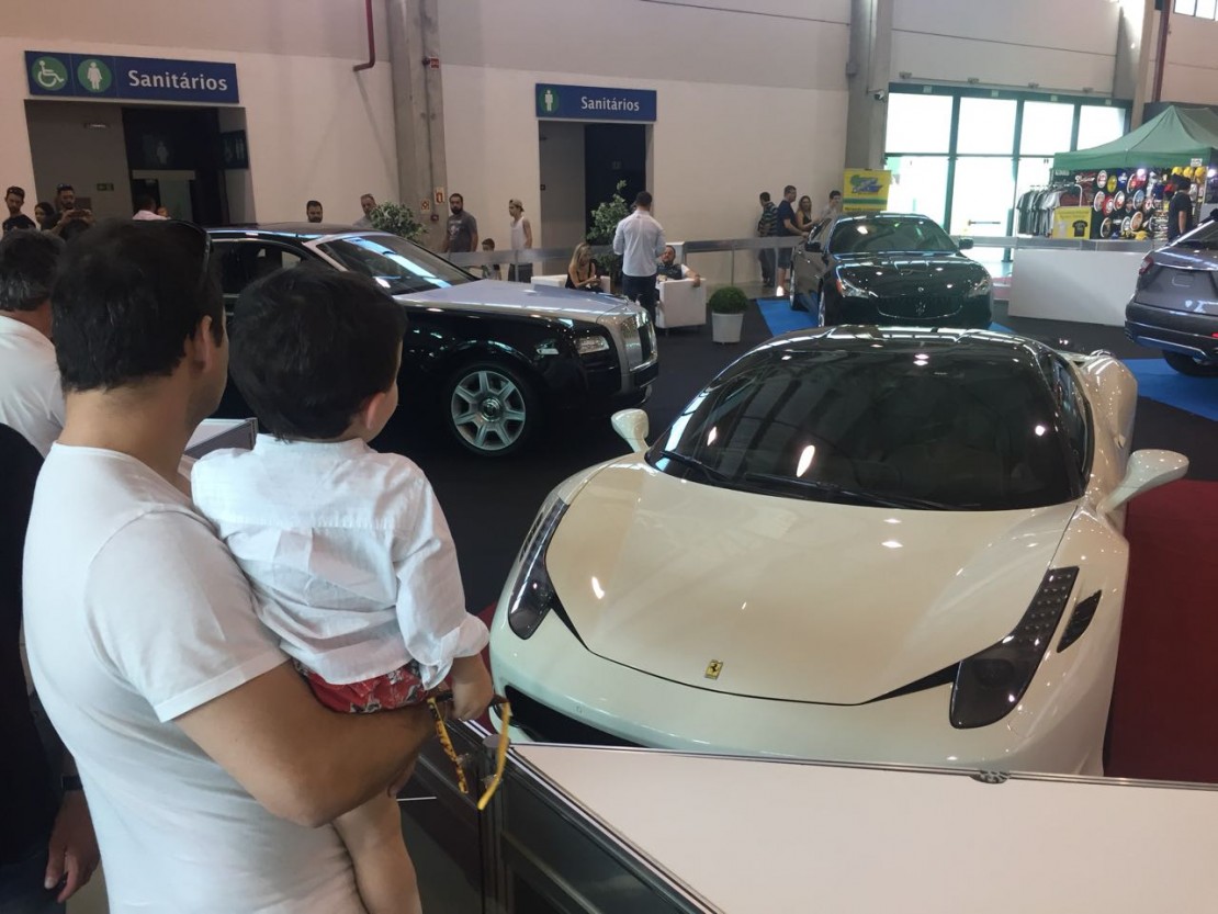 Quer ver uma Ferrari de perto? Vai lá no Salão do Automóvel