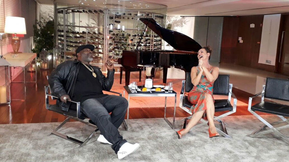 Mr. Catra: 'ciúme é coisa de mulher pobre, mulher rica compartilha'