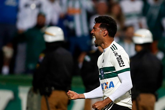 Alan Santos comemora seu gol. Foto: Foto: Albari Rosa
