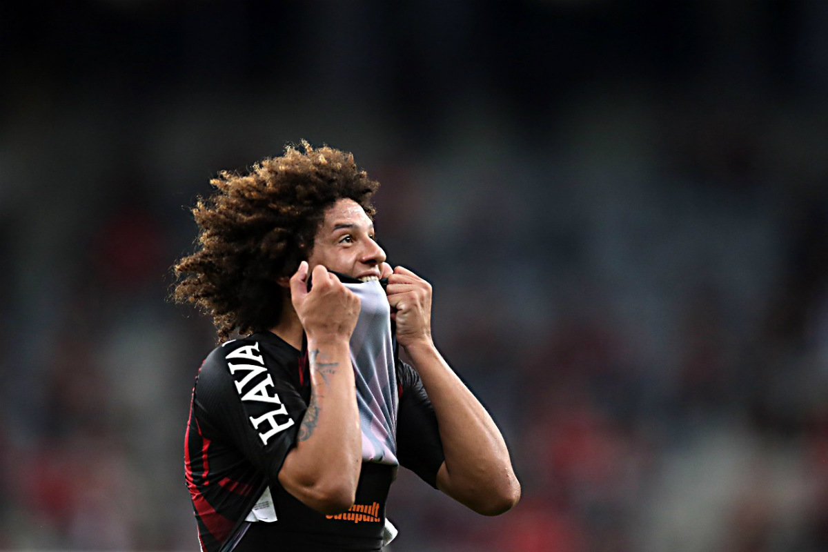 Felipe Gedoz lamenta chance desperdiçada. Mais uma vez Furacão tem a posse de bola, mas parece não saber o que fazer com ela. Foto: Albari Rosa