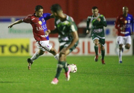 Renatinho voltou a jogar bem e ajudou o Tricolor. Foto: Marcelo Andrade