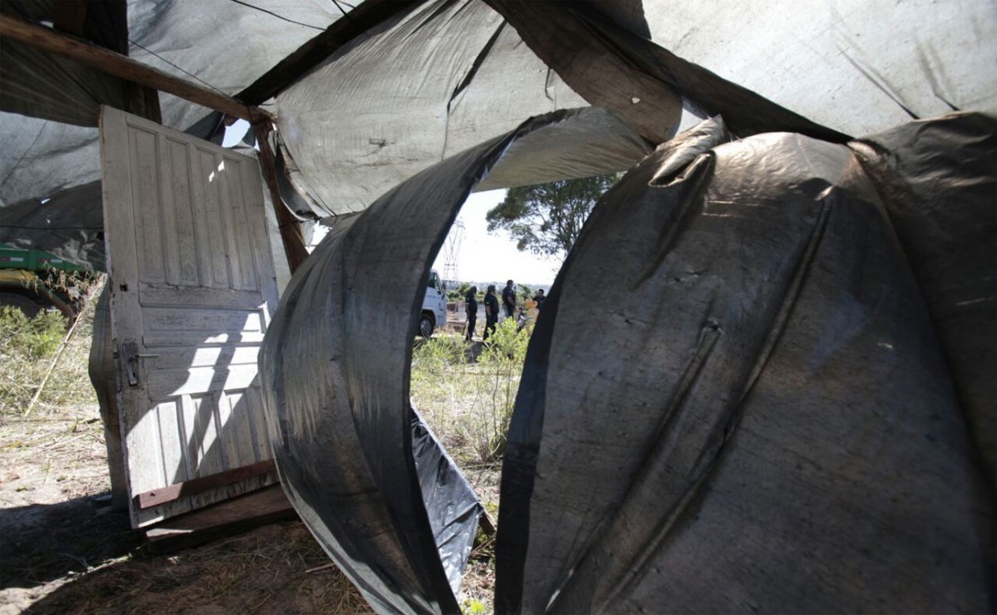 Guarda Municipal faz reintegração de posse na CIC. Foto: Daniel Caron.
