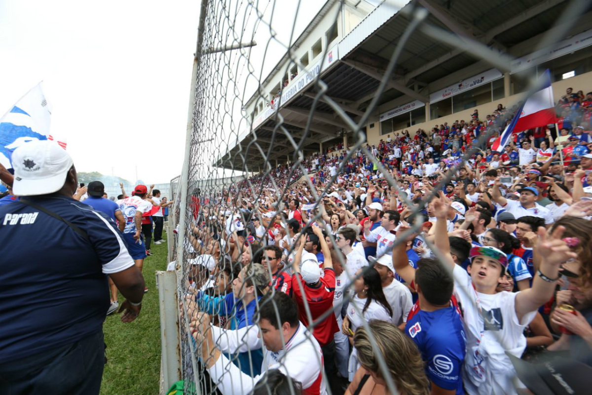 Muita festa na Vila Capanema. Tricolor comemorou o tão sonhado acesso. Foto: Albari Rosa