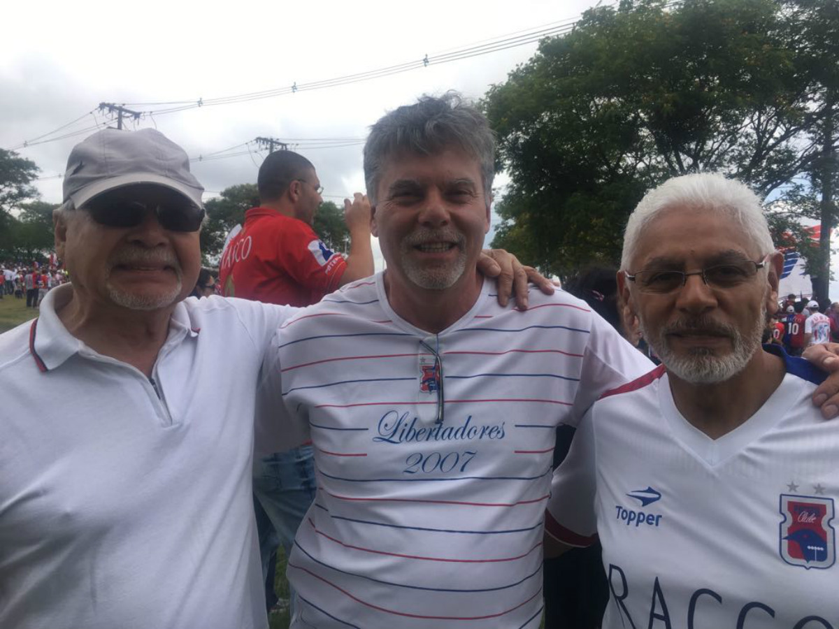 Torcedores mais velhos, como Guaraci e Sérgio, também acabaram com o sofrimento da Série B. Foto: Gisele Rech