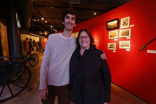 Victor e a sua avó Iolanda gostaram do Museu Paranaense. Foto: Lineu Filho.