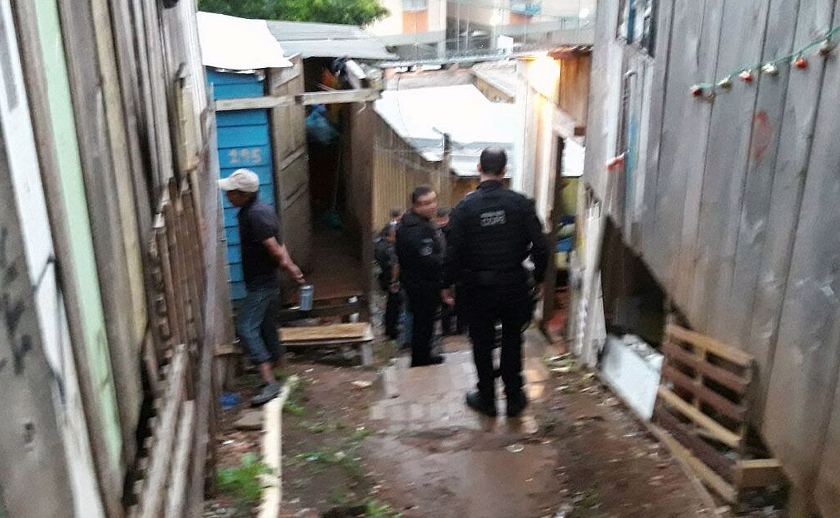 Polícia Civil faz operação contra o tráfico de drogas na região do Portelinha, em Curitiba. Foto: Colaboração.