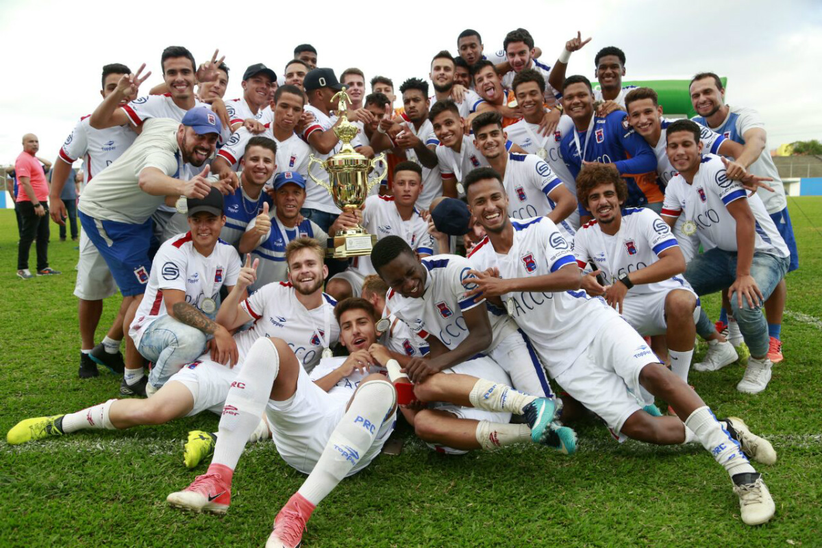 Festa paranista na Vila Olímpica do Boqueirão. Foto: Marcelo Andrade