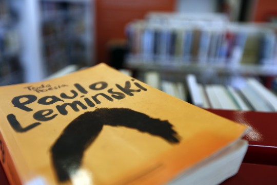 Um bom livro compensa qualquer dia de chuva. Foto: Felipe Rosa / Tribuna do Paraná
