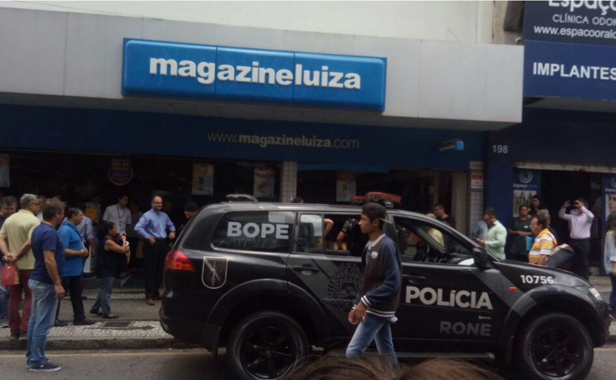 Policial da Rone que estava de folga, prende assaltantes no Centro da capital. Foto: Colaboração RedeNews