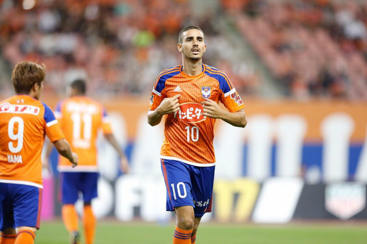 No Albirex Niigata, do Japão, Thiago Galhardo fez três gols e quatro assistências em 26 partidas. Foto: Divulgação/Albirex Niigata