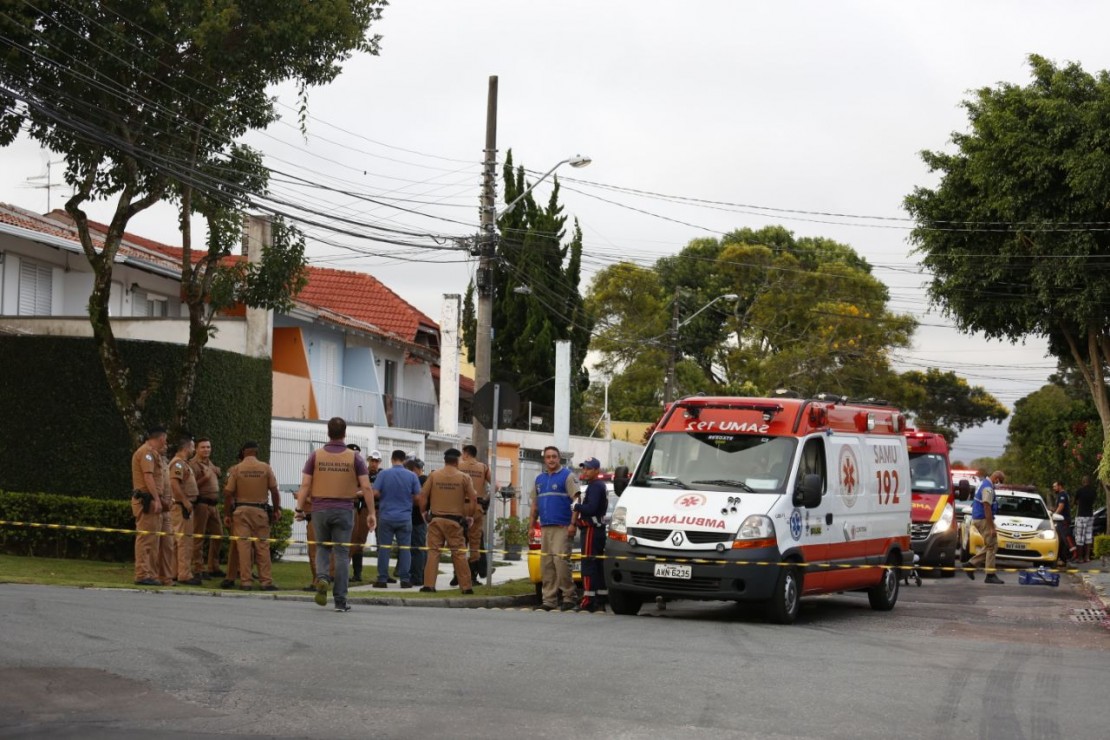 Vítimas foram abordadas quando saíam de casa, no Tarumã. Foto: Marco Charneski