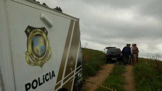 Mulher é encontrada morta dentro de um celta, em Campo Largo. Foto: Colaboração