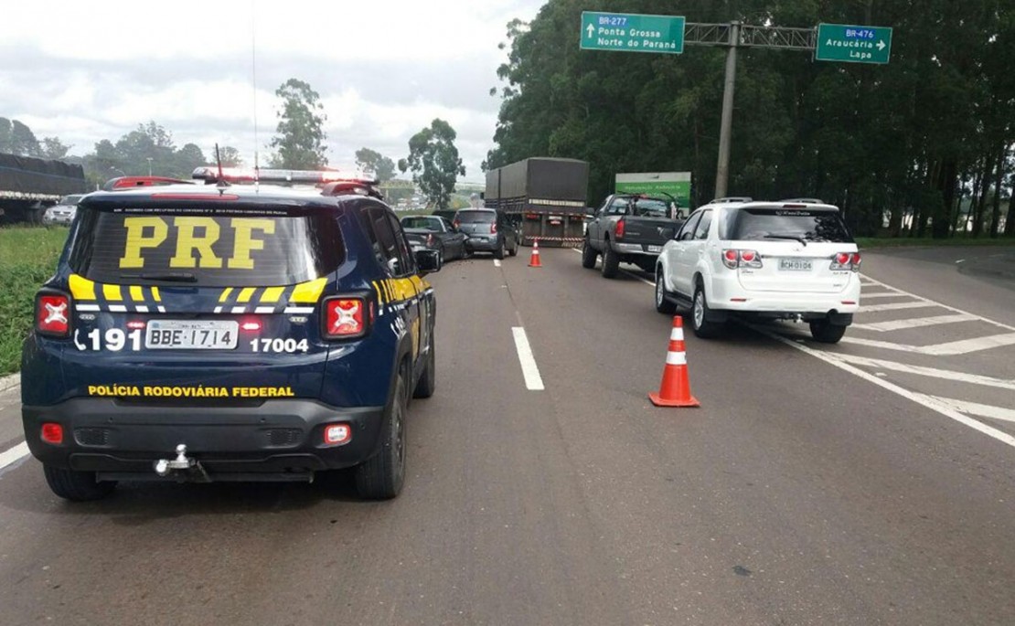 Acidente deixou o fluxo complicado no Contorno Sul. Foto: Reprodução/PRF.