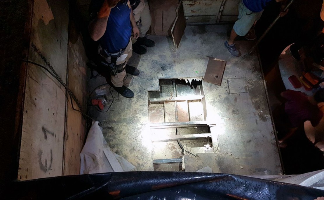 Droga estava em um local de difícil acesso no caminhão. Foto: PRF/Divulgação.