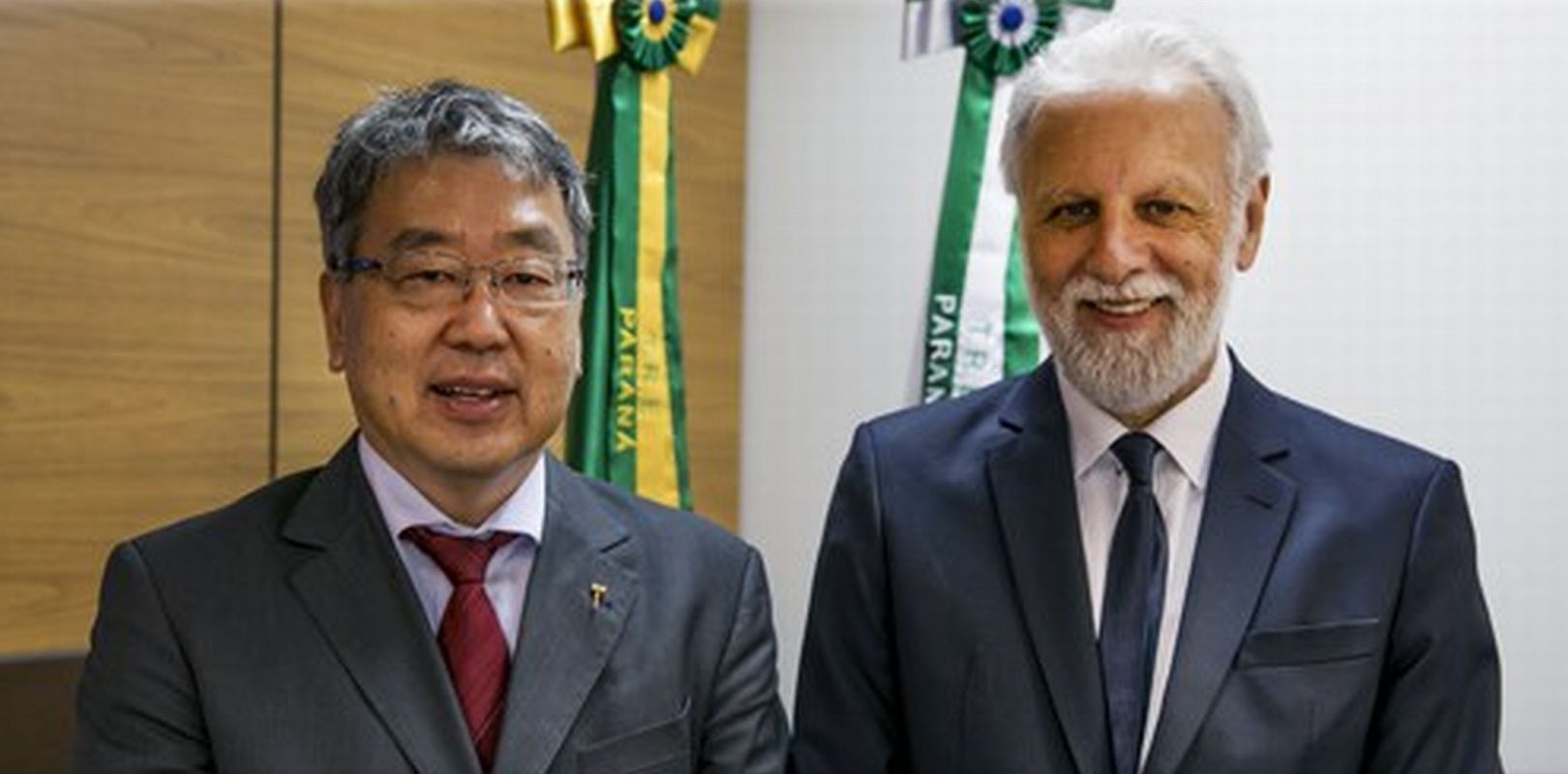 Oyama (esquerda) assume o TRE-PR em 2018. Foto: Divulgação.