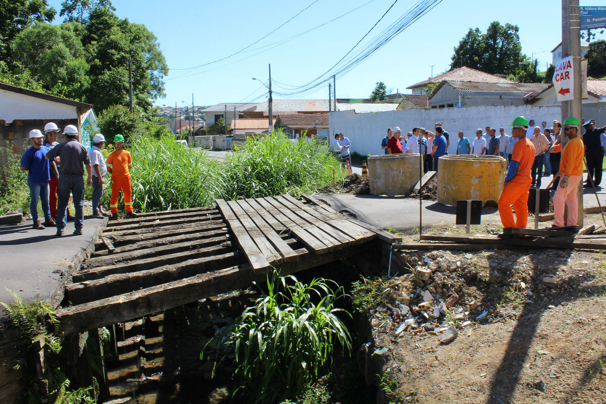 Ponte de concreto será construída sobre o córrego Jardim Cruzeiro, no Santa Cândida. Foto: AEN PR/Henrick Loyola Porzycki