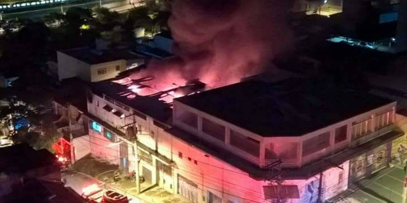 Incêndio destrói quase todas as fantasias do Carnaval 2018 da Acadêmicos do Tucuruvi, em São Paulo.