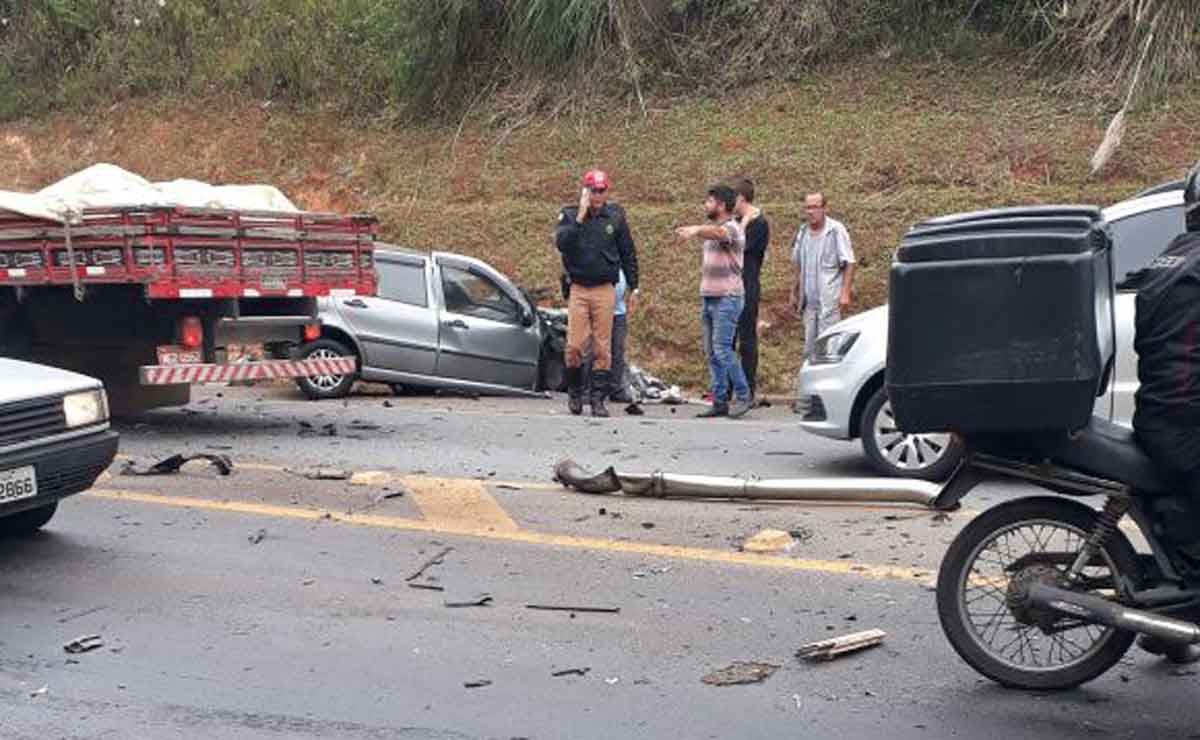 Acidente aconteceu por volta das 14h, no quilômetro 7 da rodovia. Foto: Colaboração